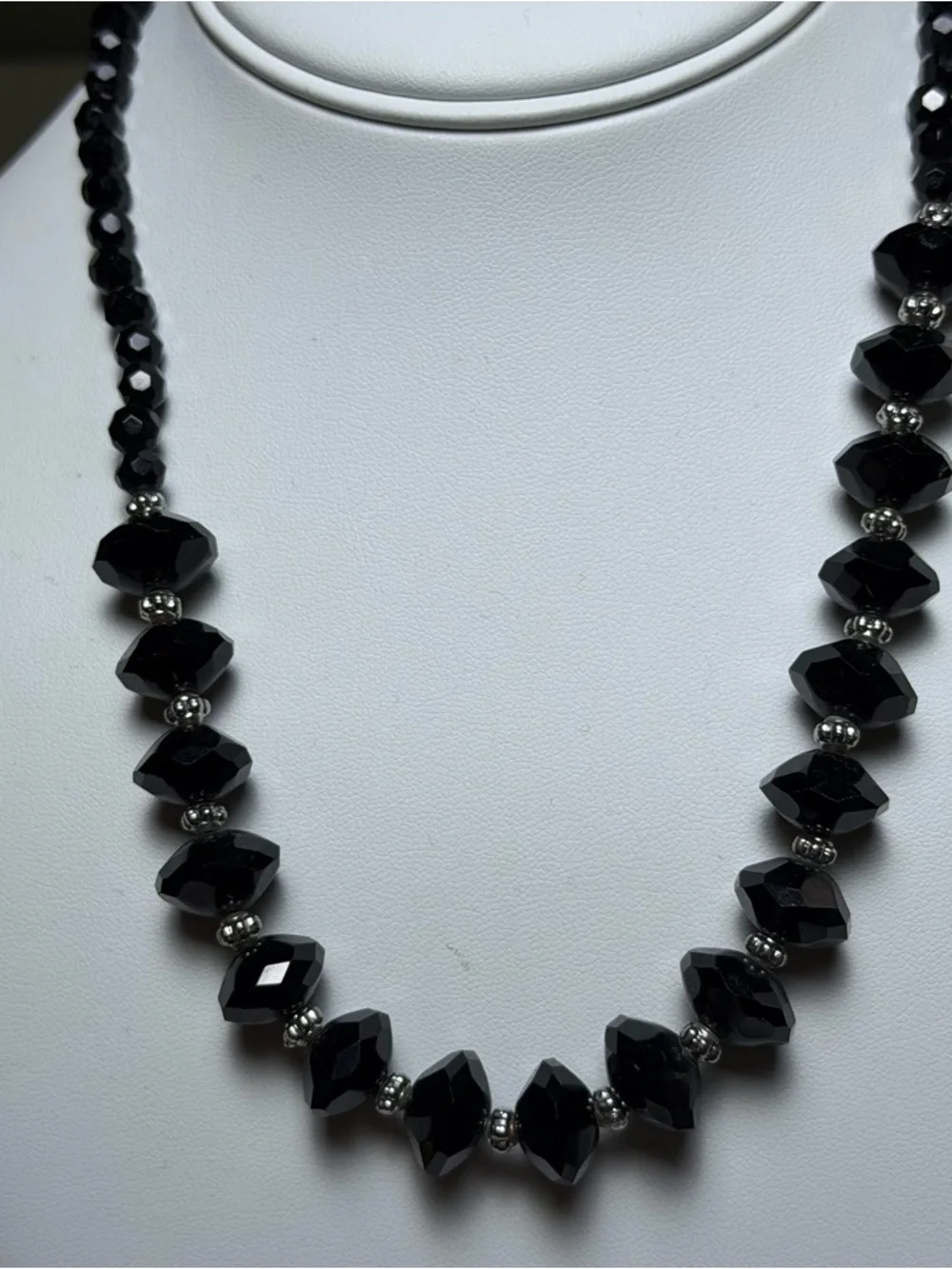18” Black Faceted Glass Bead Necklace Silver Tone Graduated Elegant Statement